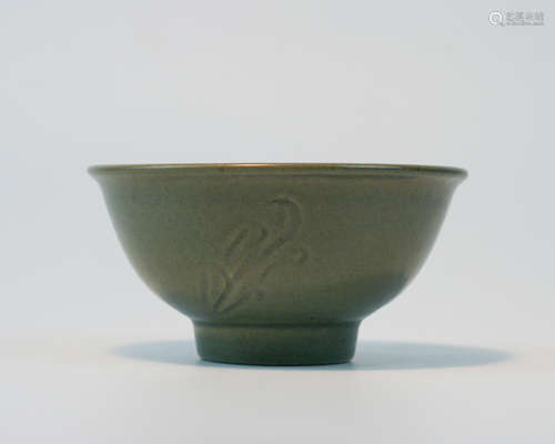 A LONGQUAN GLAZE BOWL