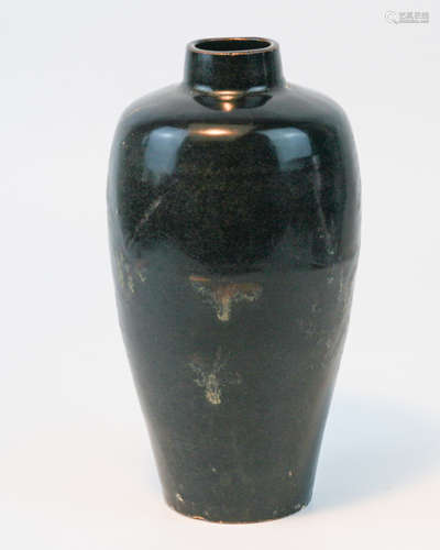 A JIZHOUYAO BLACK GLAZE VASE