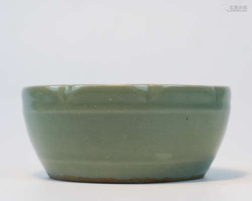 A LONGQUAN FLORAL-RIM BOWL