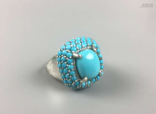 A TURQUOISE BEADS SILVER RING