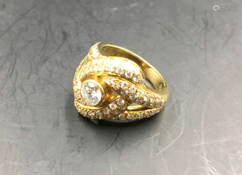 A K-GOLD RING INLAID DIAMOND