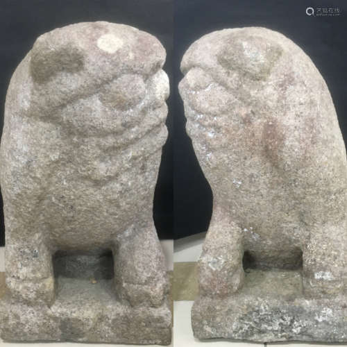 A STONE LION BEAST CARVING