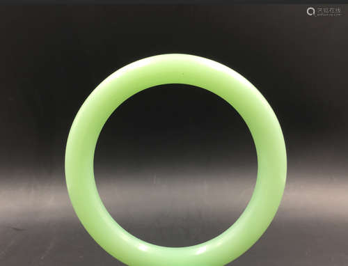 A LIULI GLASS BANGLE