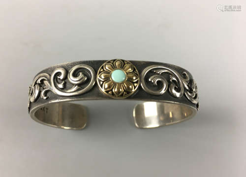 A TURQUOISE BEAD 22K AND 958S BANGLE