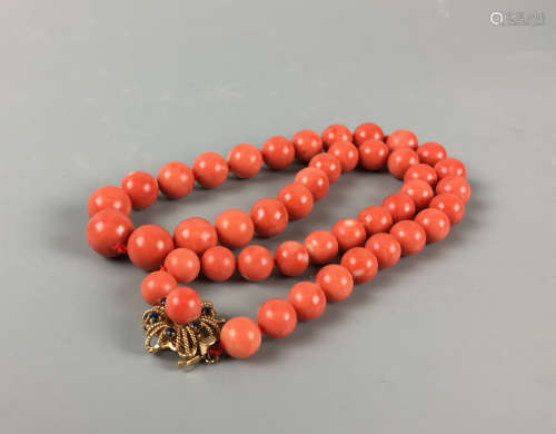 A MOMO CORAL BEADS STRING BRACELET