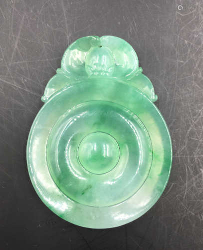A RING SHAPED ICY JADEITE PENDANT