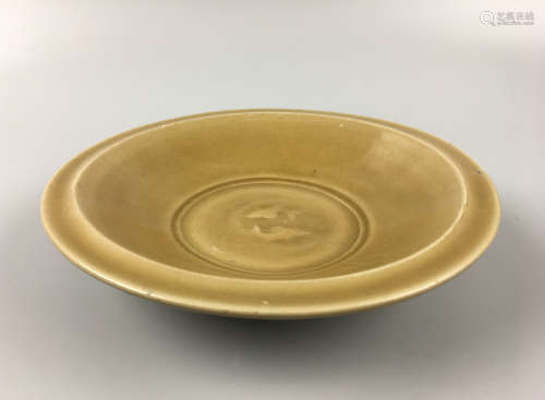 A LONGQUAN YAO FISH PATTERN PLATE