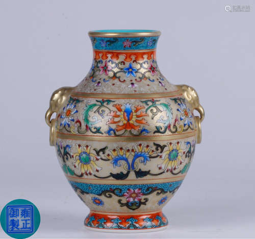 A FAMILLE-ROSE FLORAL PATTERN VASE