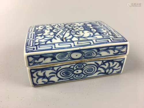 A BLUE AND WHITE SQUARE COVER INK BOX
