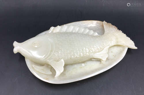 A HETIAN JADE FISH SHAPED PENDANT