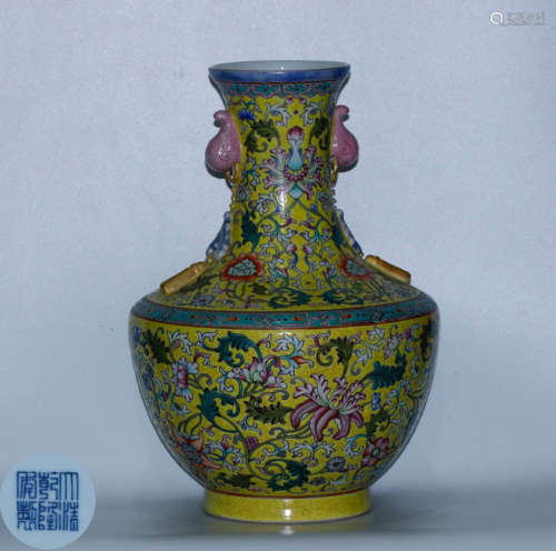 A YELLOW-GROUND FAMILLE-ROSE FLORAL PATTERN VASE