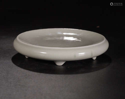 A DONGQING GLAZE FIVE FEET BRUSH DISH