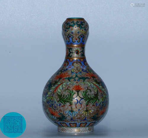 A FAMILLE-ROSE FLORAL PATTERN GARLIC-HEAD VASE