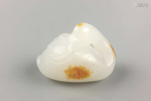 A GOOSE SHAPED HETIAN JADE PENDANT