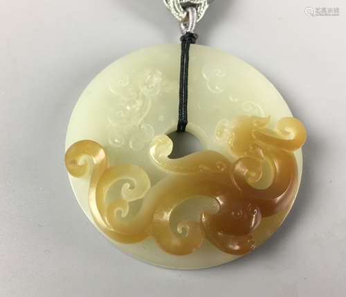 A HETIAN JADE CARVED ROUND PENDANT