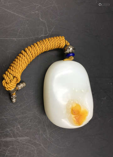 A HETIAN JADE GOLDFISH DESIGN PENDANT