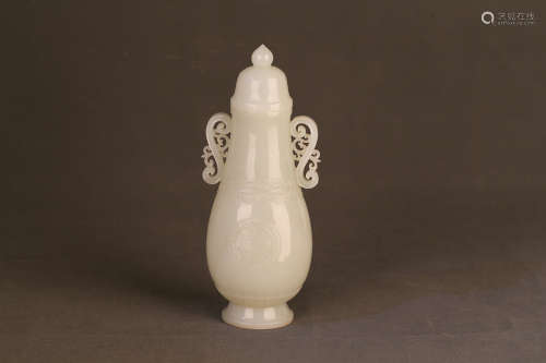 17-19TH CENTURY, A DOUBLE EAR & AVALOKITESVARA PATTERN VASE,  QING DYNASTY