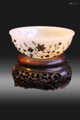 17-19TH CENTURY, AN IMPERIAL PALACE STYLE, EMERALD AND RUBY JADE BOWL, QING DYNASTY