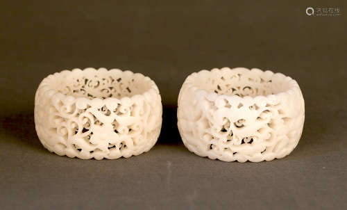 17-19TH CENTURY, A PAIR OF HETIAN JADE BANGLES, QING DYNASTY