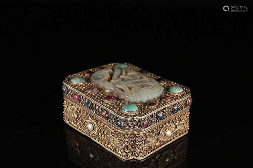 AN OLD GILT SILVER COVERED BOX