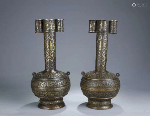 17-19TH CENTURY, A PAIR OF GILT SILVER BOTTLES, QING DYNASTY