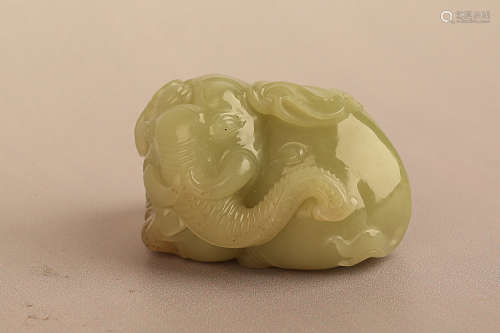 17-19TH CENTURY, A CARVED YELLOW HETIAN JADE LAY ELEPHENT, QING DYNASTY