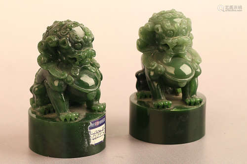 A PAIR OF LION PATTERN JADE PAPERWEIGHTS