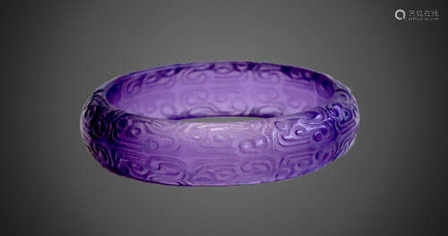 A PURPLE CRYSTAL BRACELET