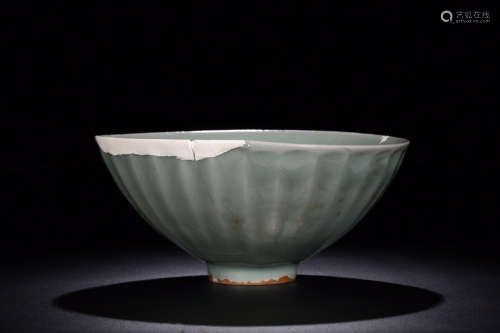14-16TH CENTURY, A FLORAL PATTERN PORCELAIN BOWL, MING DYNASTY