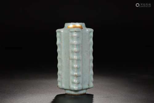 10-12TH CENTURY, A GREEN GLAZE PORCELAIN BOTTLE, SONG DYNASTY