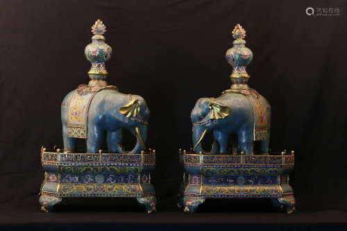 17-19TH CENTURY, A PAIR OF ELEPHANT DESIGN FIGURES, QING DYNASTY