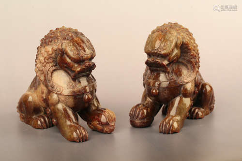 A PAIR OF LION PATTERN HETIAN JADE ORNAMENTS