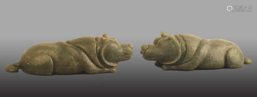 206 BC-220 AD, A PAIR OF BEAR DESIGN JADE PAPER WEIGHS, HAN DYNASTY