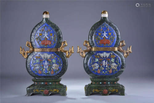 17-19TH CENTURY, A PAIR OF  IMPERIAL CALABASH DESIGN  LAZURITE TABLE SCREEN, QING DYNASTY