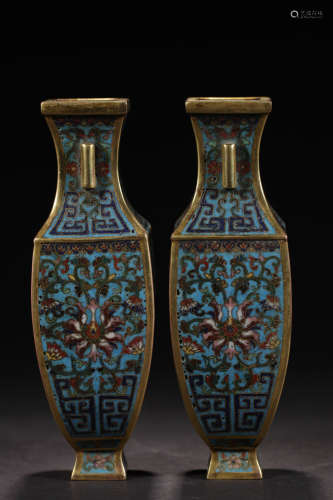 17-19TH CENTURY, A PAIR OF FLORAL PATTERN ENAMEL VASE, QING DYNASTY