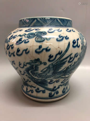 A BLUE&WHIET DRAGON AND PHOENIX PATTERN JAR, MING DYNASTY