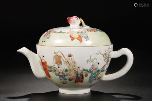 1912-1949, A STORY DESIGN PORCELAIN EWER, THE REPUBLIC OF CHINA