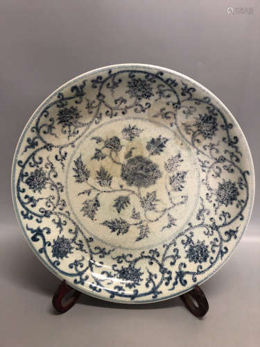 A BLUE&WHIET FLORAL PATTERN PLATE, MING DYNASTY