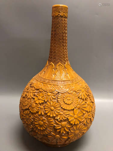 A CARVING YELLOW GLAZED FLORAL DESIGN VASE , QING DYNASTY
