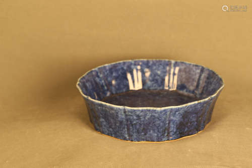 14-16TH CENTURY, A BLUE GLAZED DECAGONAL PLATE, MING DYNASTY