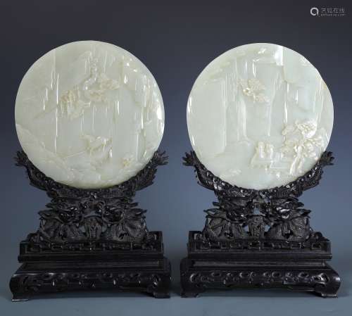 PR CARVED JADE CIRCULAR TABLE SCREEN  AND ZITAN STAND