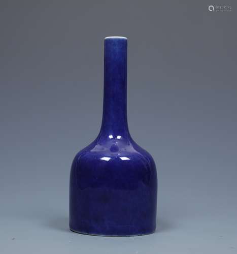 A CHINESE BLUE-GLAZED  MALLET-FORM VASE