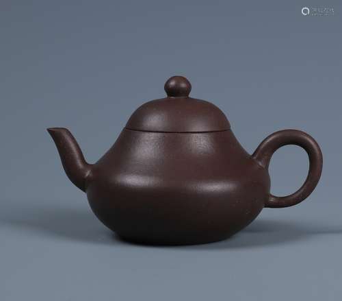 A SMALL CHINESE YINGXING ZISHA TEAPOT