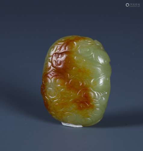 A CHINESE CARVED YELLOW JADE PEDENT