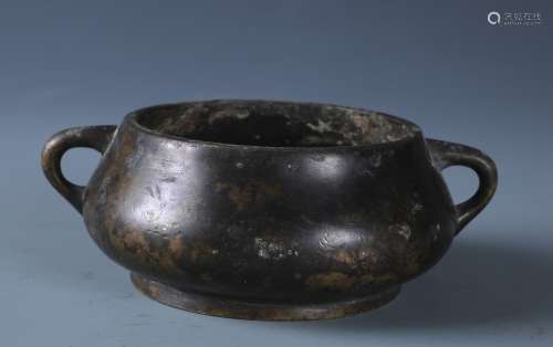 A CHINESE BRONZE TWO-HANDELED CENSER CASTED WITH SIX