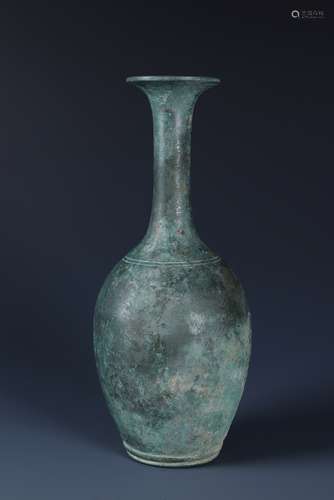 A CHINESE BRONZE LONG NECK BOTTLED VASE