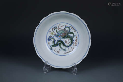 A CHINESE FAMILLE ROSE CHRYSANTHEMUM-SHAPED DRAGON DISH