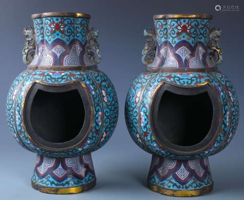 A PAIR OF CHINESE CLOISONNE ENAMEL WALL VASE