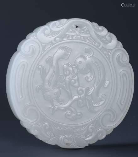 A WHITE JADE CIRCULAR PLAQUE OF TWO FISHES