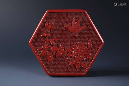 A GOLD-SPLASHED CINNABAR LACQUER HEXAGONAL FORM BOX